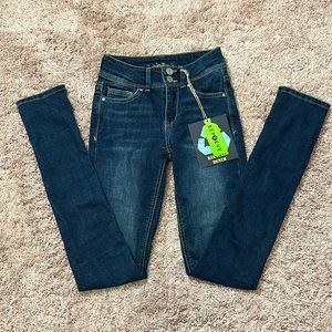 Dark wash recycled demin jeans. Mid rise
